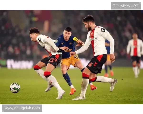 普耀足球深度解读绿茵赛场激情与战术智慧的完美融合