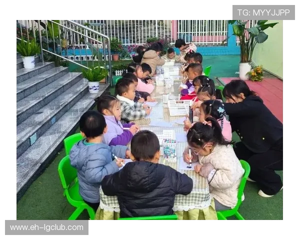 围绕足球小子创意绘画工具打造沉浸式趣味艺术探索体验主题设计